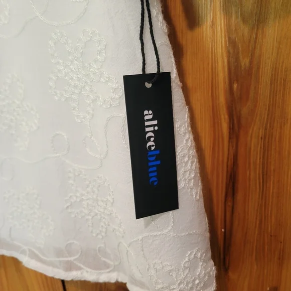 Women's White Lace Top - Picture 8 of 16